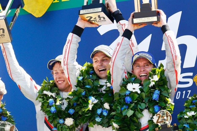 優勝した2号車ポルシェのティモ・ベルンハルト／アール・バンバー／ブレンドン・ハートレー