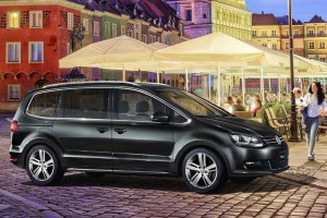 シャランは17インチの5スポークアルミホイールを装備