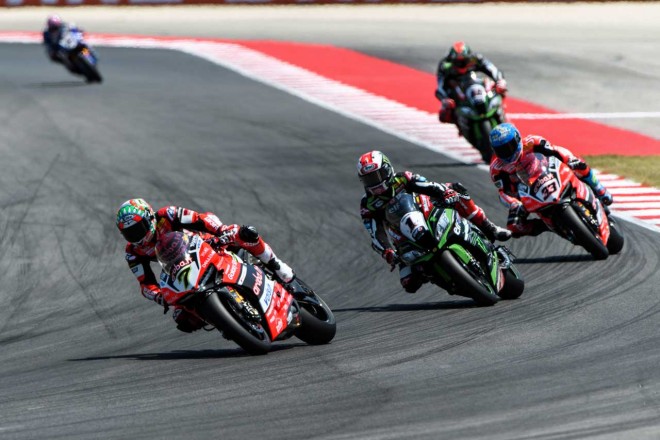 レース1で転倒、メディカルセンターに搬送されたチャズ・デイビス