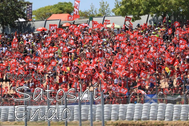 MotoGP現地トピックス：大盛り上がりのカタルーニャ。ロレンソが珍しくファンサービス？