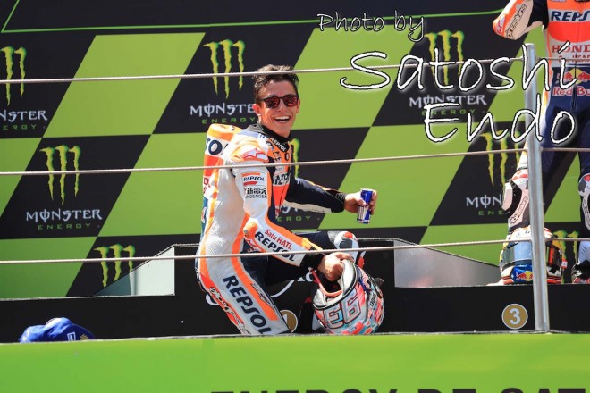 MotoGP現地トピックス:大盛り上がりのカタルーニャ。ロレンソが珍しくファンサービス?