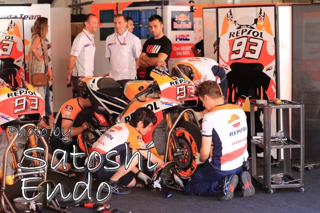 MotoGP現地トピックス:大盛り上がりのカタルーニャ。ロレンソが珍しくファンサービス?