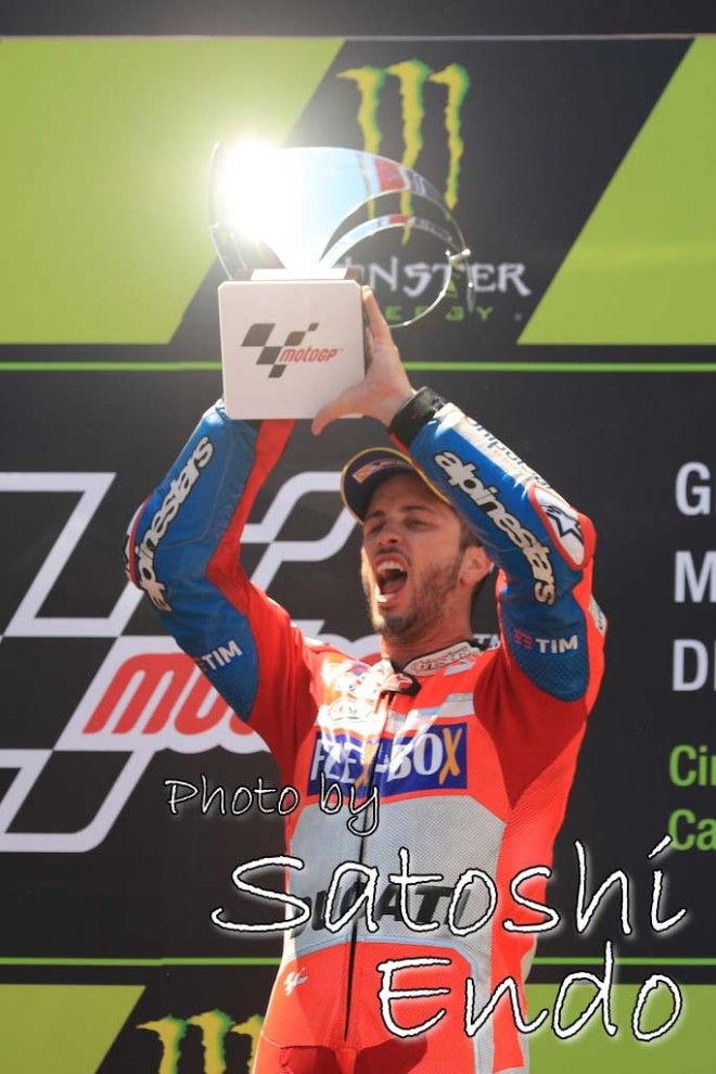 MotoGP現地トピックス：大盛り上がりのカタルーニャ。ロレンソが珍しくファンサービス？