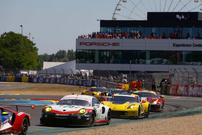 92号車ポルシェ911 RSRはアクシデントによってリタイアとなった