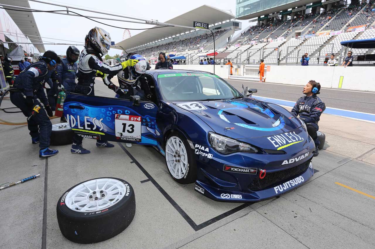 13号車ENDLESS ADVAN 86