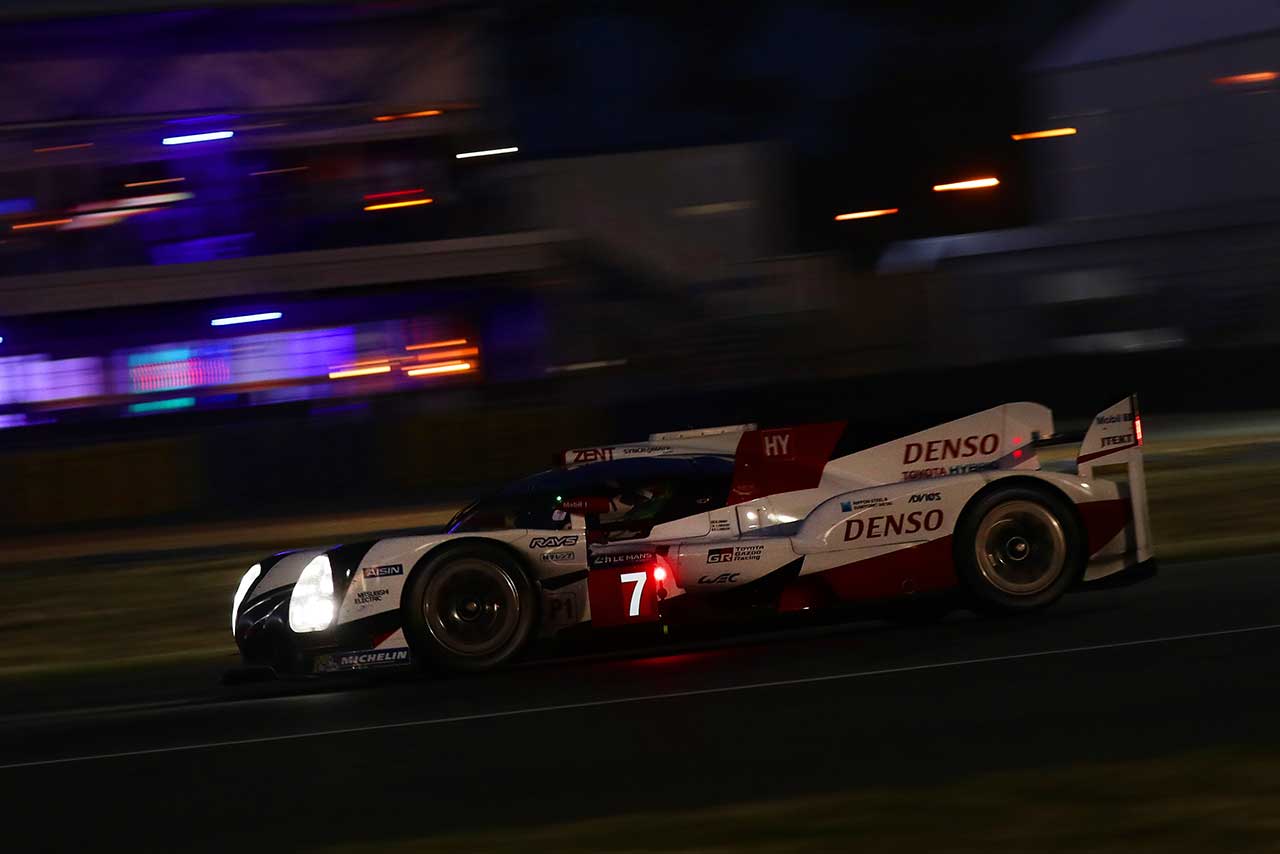 総合首位走行中にクラッチトラブルでリタイアした7号車トヨタTS050ハイブリッド