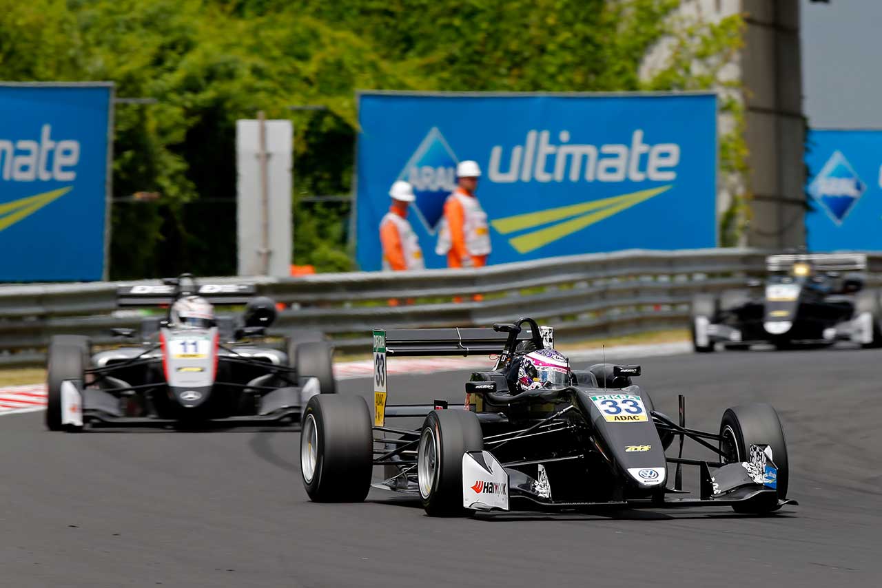 佐藤万璃音（モトパーク）