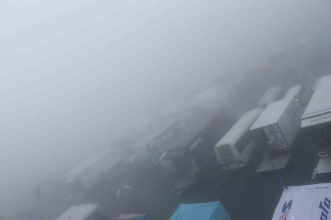 濃霧で雨の降るオートポリス