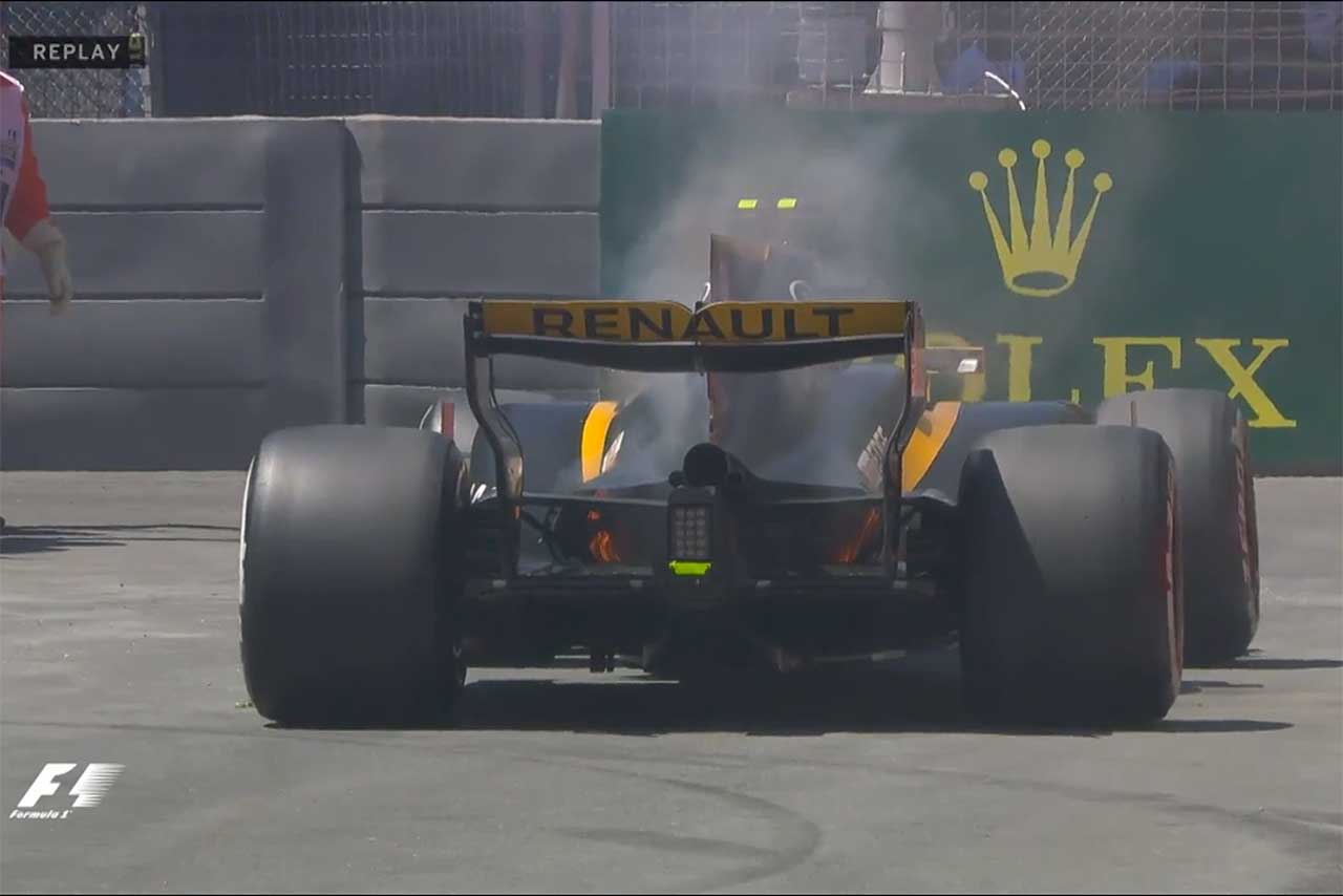 ■パーマー車がFP3開始直後に炎上／F1アゼルバイジャンGP フリー走行3回目