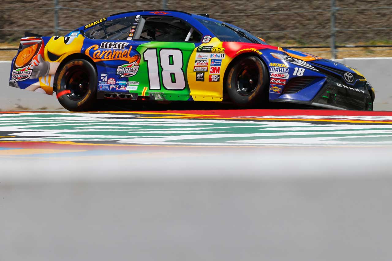 カイル・ブッシュ（トヨタ・カムリ）