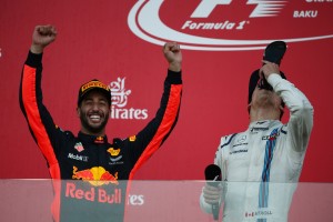 2017年F1第8戦アゼルバイジャンGP ダニエル・リカルド(レッドブル)が優勝。ランス・ストロール(ウイリアムズ)もシューイ