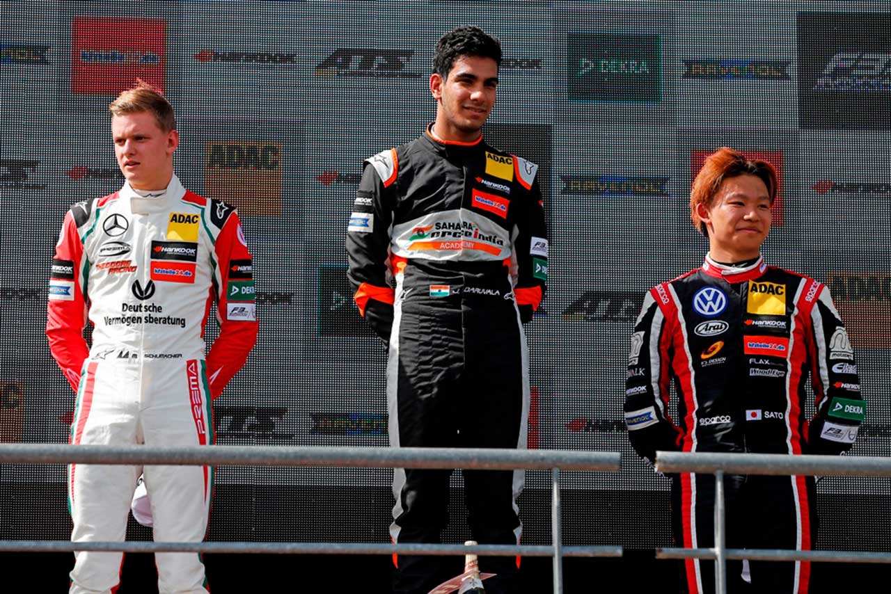 表彰台では笑顔を見せましたが、胸の中は悔しさでいっぱいでした