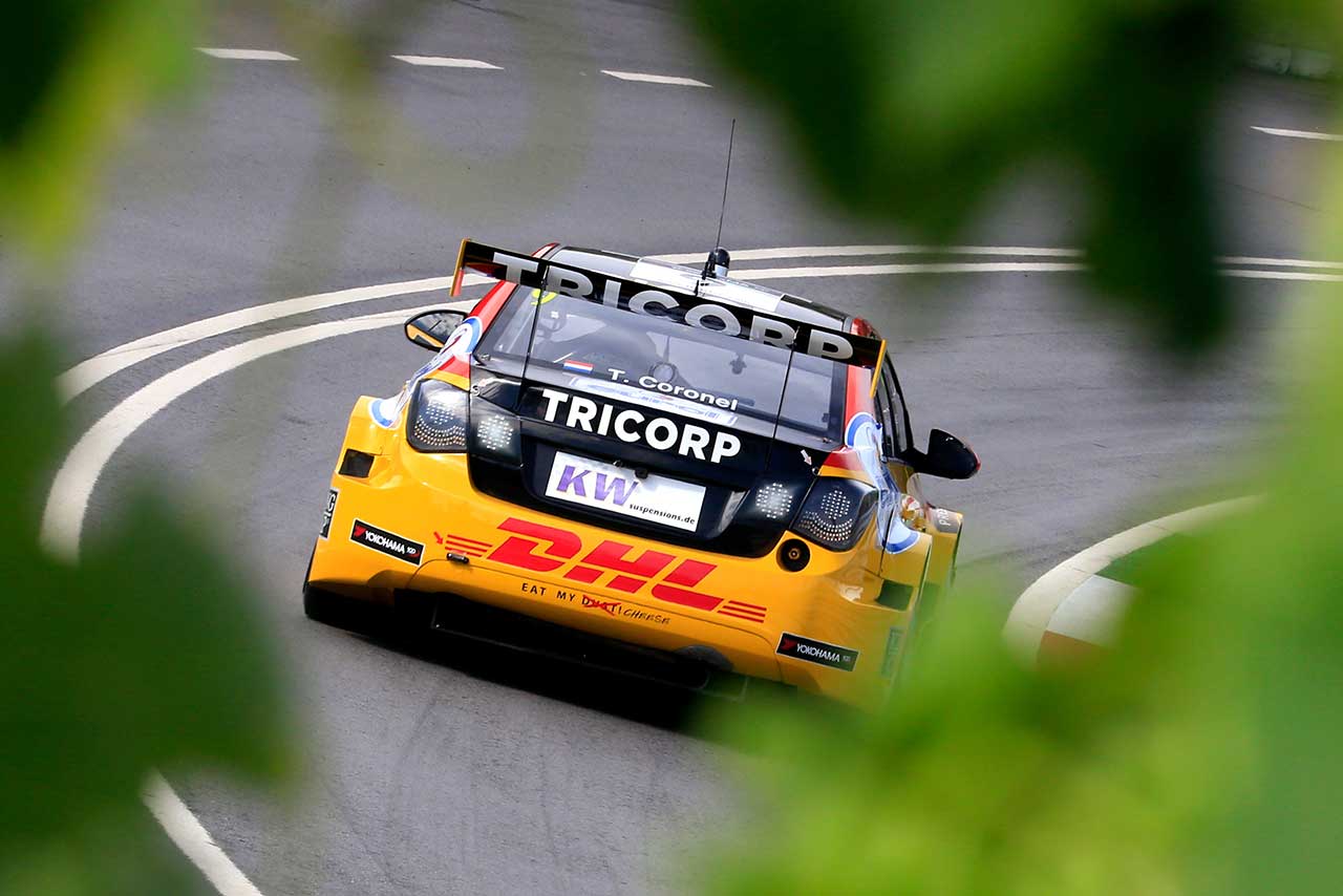 WTCCポルトガルで大きなクラッシュがあったトム・コロネル（シボレーRMLクルーズTC1）