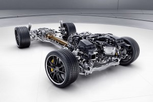 強靭なトルクチューブもカーボン製で、わずか13.9kgと超軽量