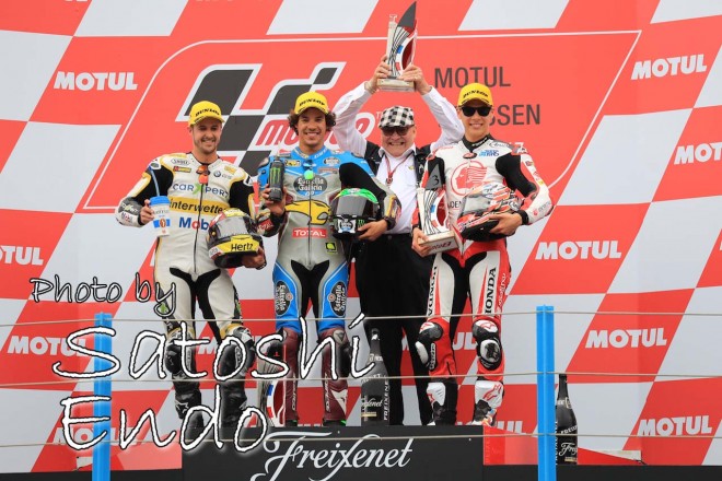 MotoGP現地トピックス:ビニャーレスの転倒にヒヤリ。ロッシがオランダGP通算10勝目を達成
