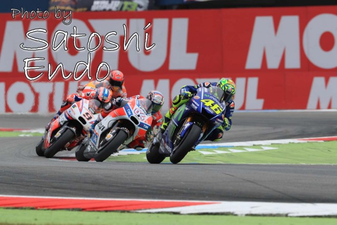 MotoGP現地トピックス:ビニャーレスの転倒にヒヤリ。ロッシがオランダGP通算10勝目を達成