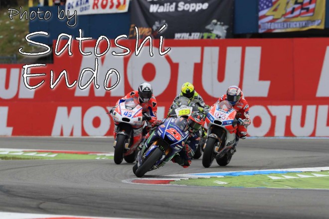 MotoGP現地トピックス:ビニャーレスの転倒にヒヤリ。ロッシがオランダGP通算10勝目を達成