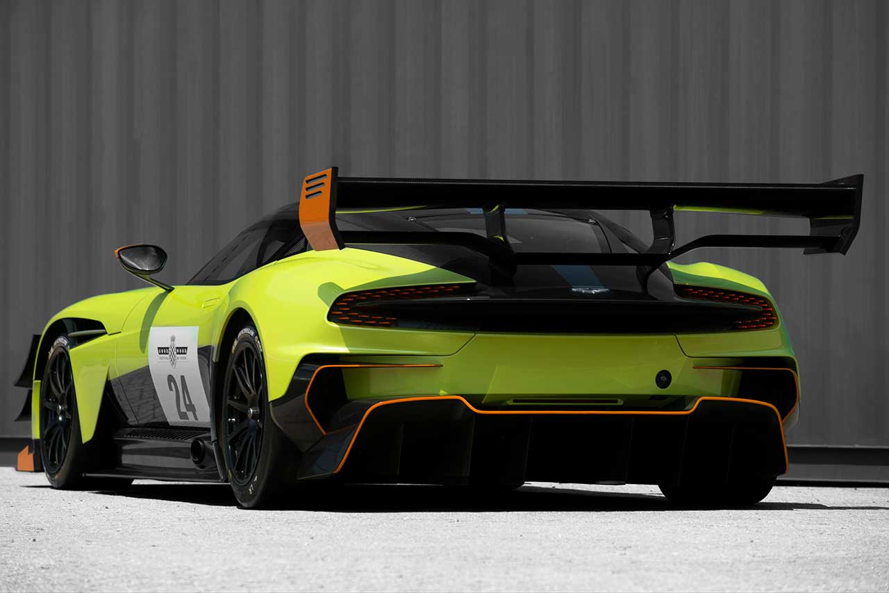 リヤウイングも新型に刷新