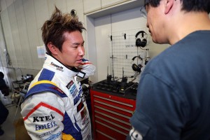 WedsSport ADVAN LC500をドライブした小林可夢偉