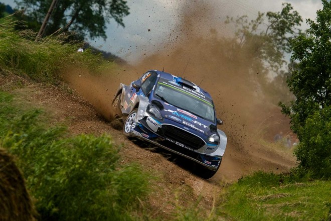 リヤウイングを失ったオット・タナク（フォード・フィエスタWRC）