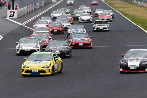 86/BRZ第4戦岡山 プロフェッショナルシリーズ決勝スタート