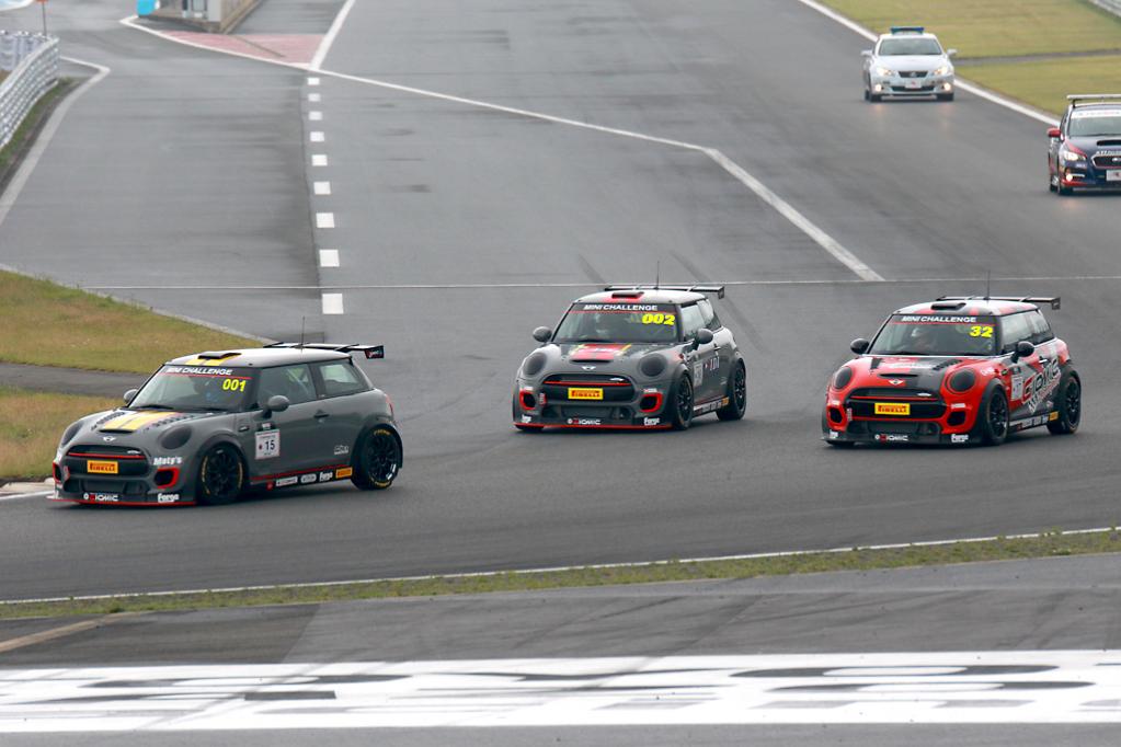 ミニ・チャレンジ・ジャパン第1戦エキシビション スタートシーン