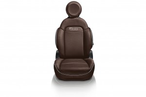 500Xのロゴが入ったレザーシートも質感が向上