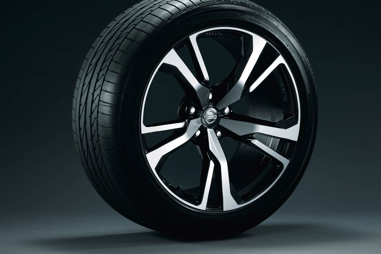 レイズ製アルミ鍛造ホイール