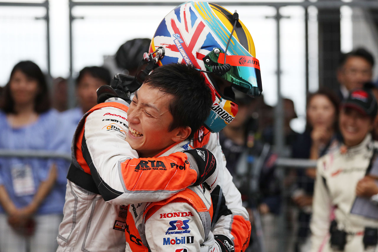 ARTA NSX-GTの野尻智紀とARTA BMW M6 GT3のショーン・ウォーキンショー