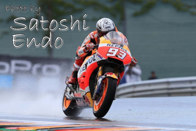 MotoGP現地トピックス：ブレイク中のペトルッチ。ファンの質問に対する回答で会場は大爆笑