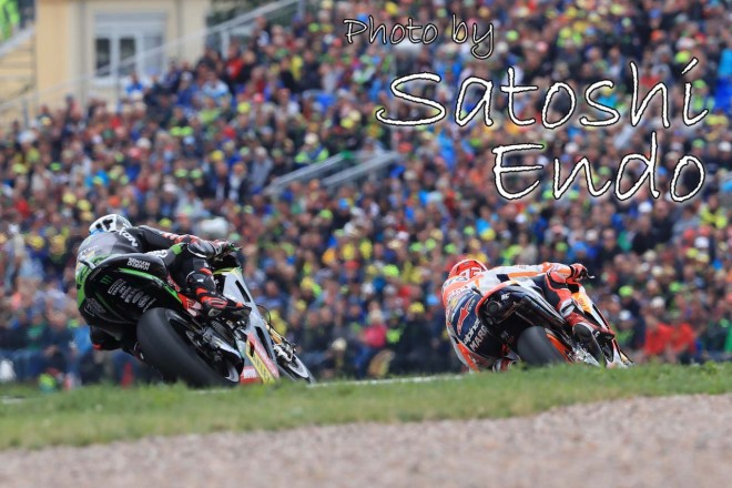 MotoGP現地トピックス：ブレイク中のペトルッチ。ファンの質問に対する回答で会場は大爆笑