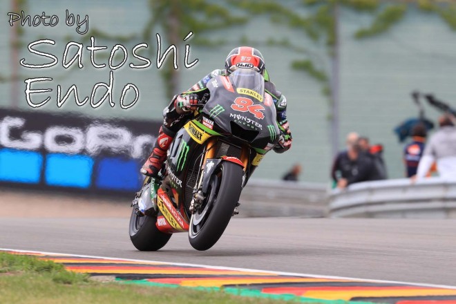 MotoGP現地トピックス：ブレイク中のペトルッチ。ファンの質問に対する回答で会場は大爆笑