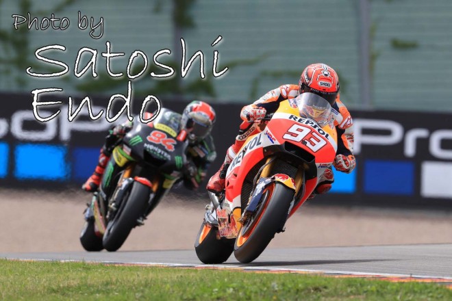 MotoGP現地トピックス：ブレイク中のペトルッチ。ファンの質問に対する回答で会場は大爆笑