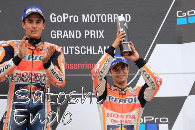 MotoGP現地トピックス：ブレイク中のペトルッチ。ファンの質問に対する回答で会場は大爆笑