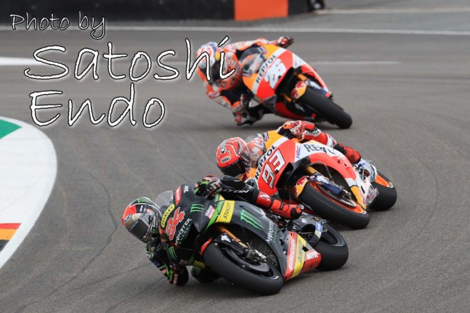 MotoGP現地トピックス：ブレイク中のペトルッチ。ファンの質問に対する回答で会場は大爆笑