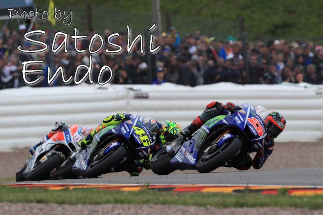 MotoGP現地トピックス：ブレイク中のペトルッチ。ファンの質問に対する回答で会場は大爆笑