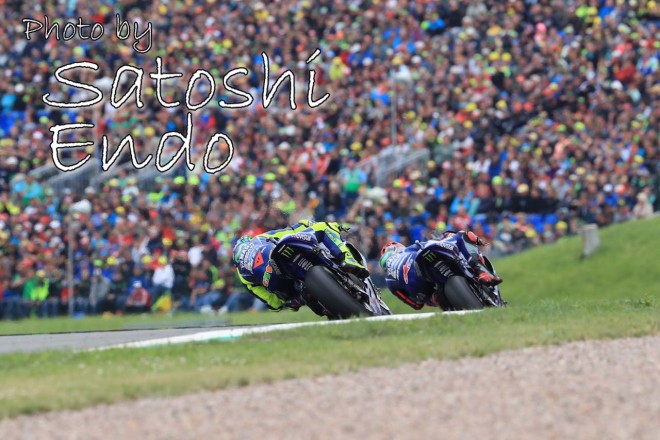 MotoGP現地トピックス：ブレイク中のペトルッチ。ファンの質問に対する回答で会場は大爆笑