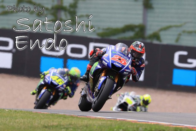 MotoGP現地トピックス：ブレイク中のペトルッチ。ファンの質問に対する回答で会場は大爆笑