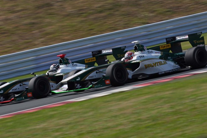 中嶋一貴とアンドレ・ロッテラーのサイド・バイ・サイド