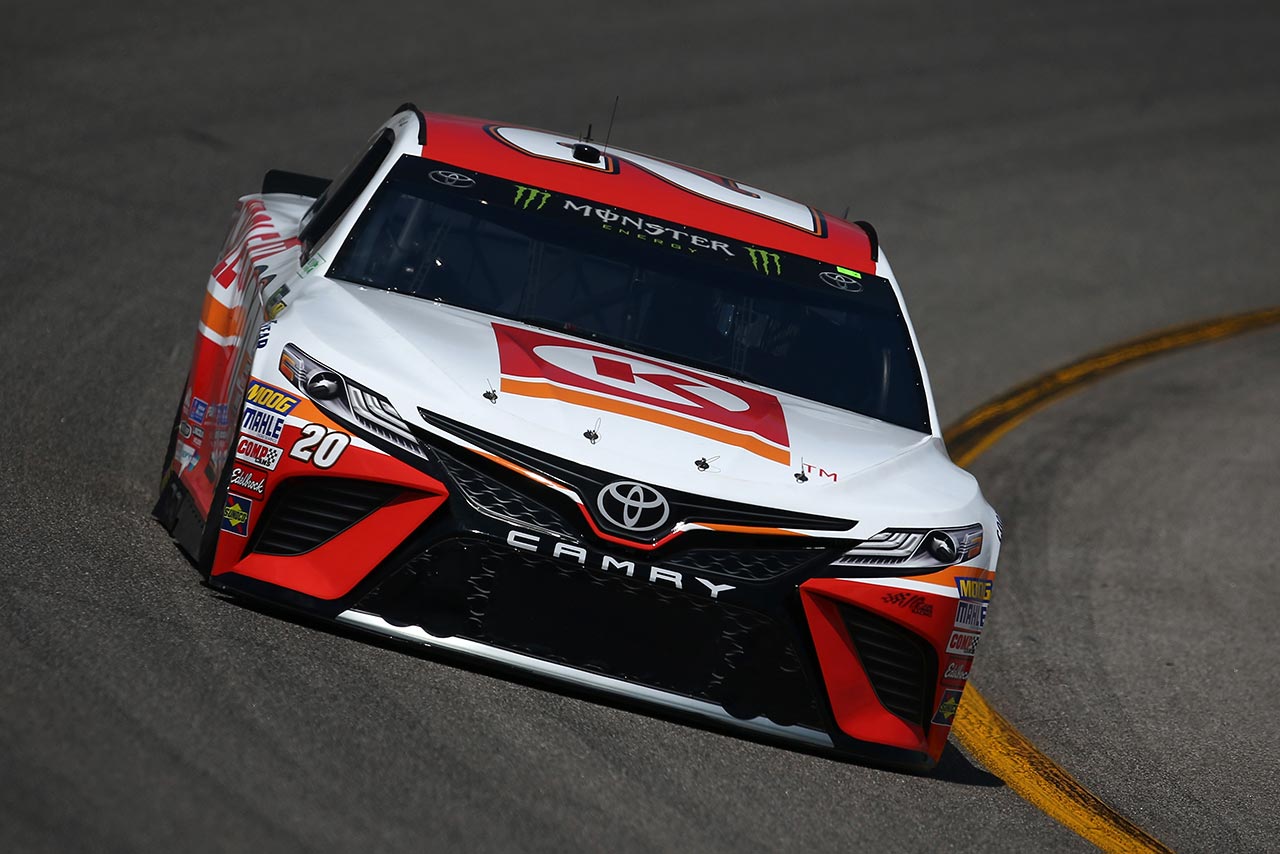 マット・ケンゼスがドライブするカーナンバー20のトヨタ・カムリ