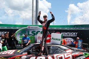 今季2勝目を挙げたカイル・ブッシュ(#18)