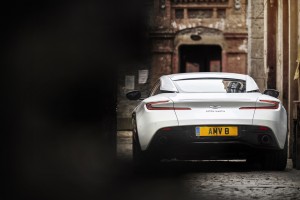 V12、V8と、DB11に魅力的なふたつの選択肢が揃った