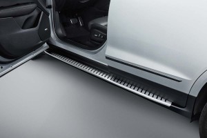 キャデラックXT5クロスオーバー ファーストリミテッド・エディション アシストステップ