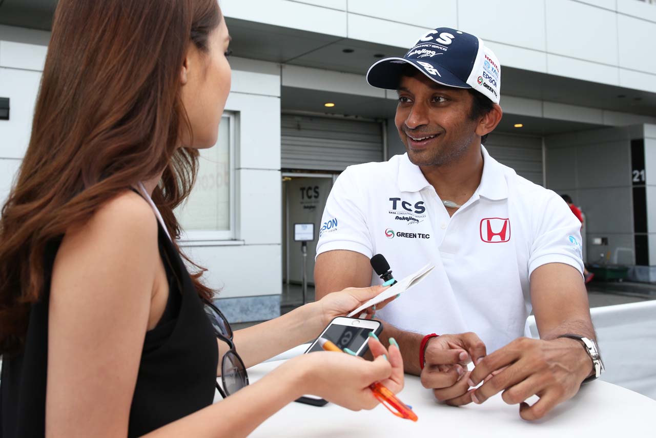 カレーの話以降テンション高くインタビューに答えるナレイン・カーティケヤン