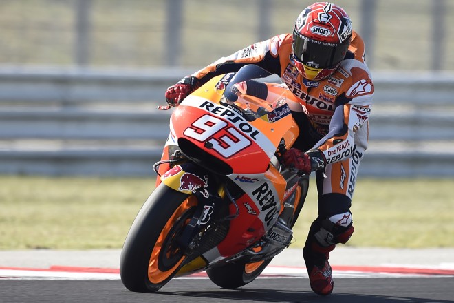 ブリヂストンタイヤはフロントを激しく潰すシーンがよく見られた