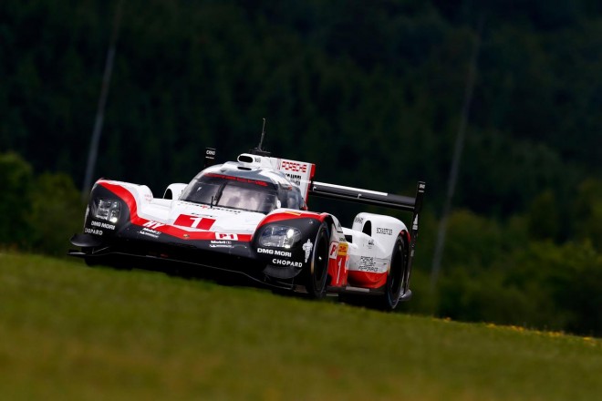 2号車ポルシェ919ハイブリッドに次ぐ2番手につけた1号車ポルシェ