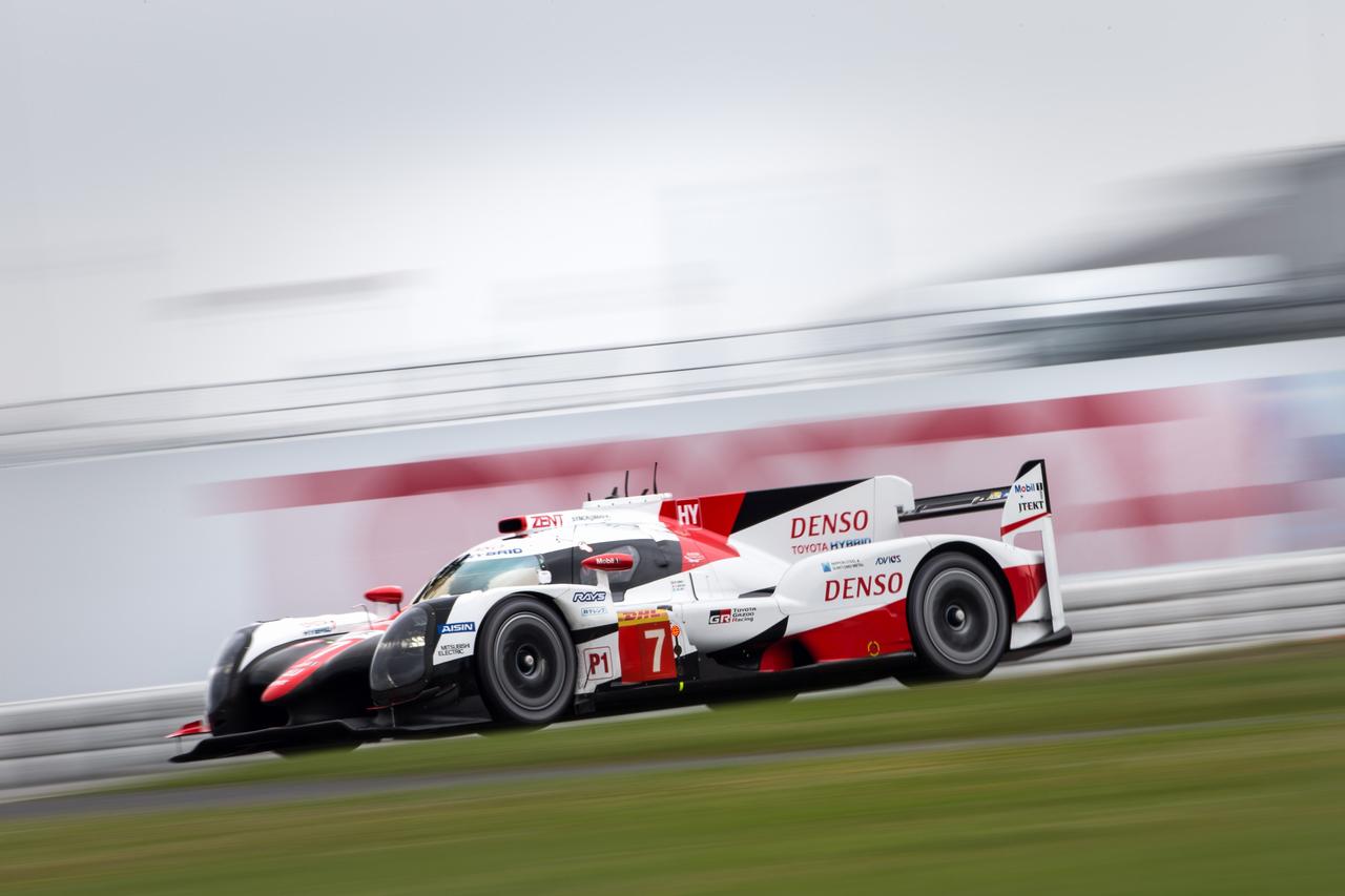 7号車トヨタTS050ハイブリッドはレース序盤、首位を快走