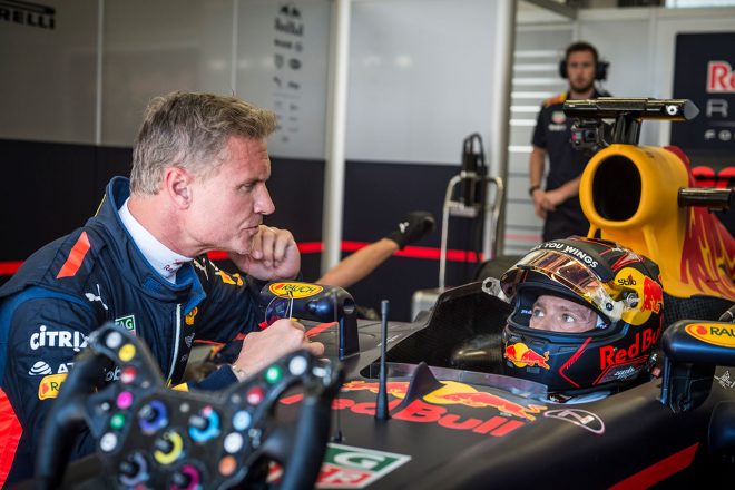 セバスチャン・オジエのF1マシンデビューにはデイビッド・クルサードも帯同した