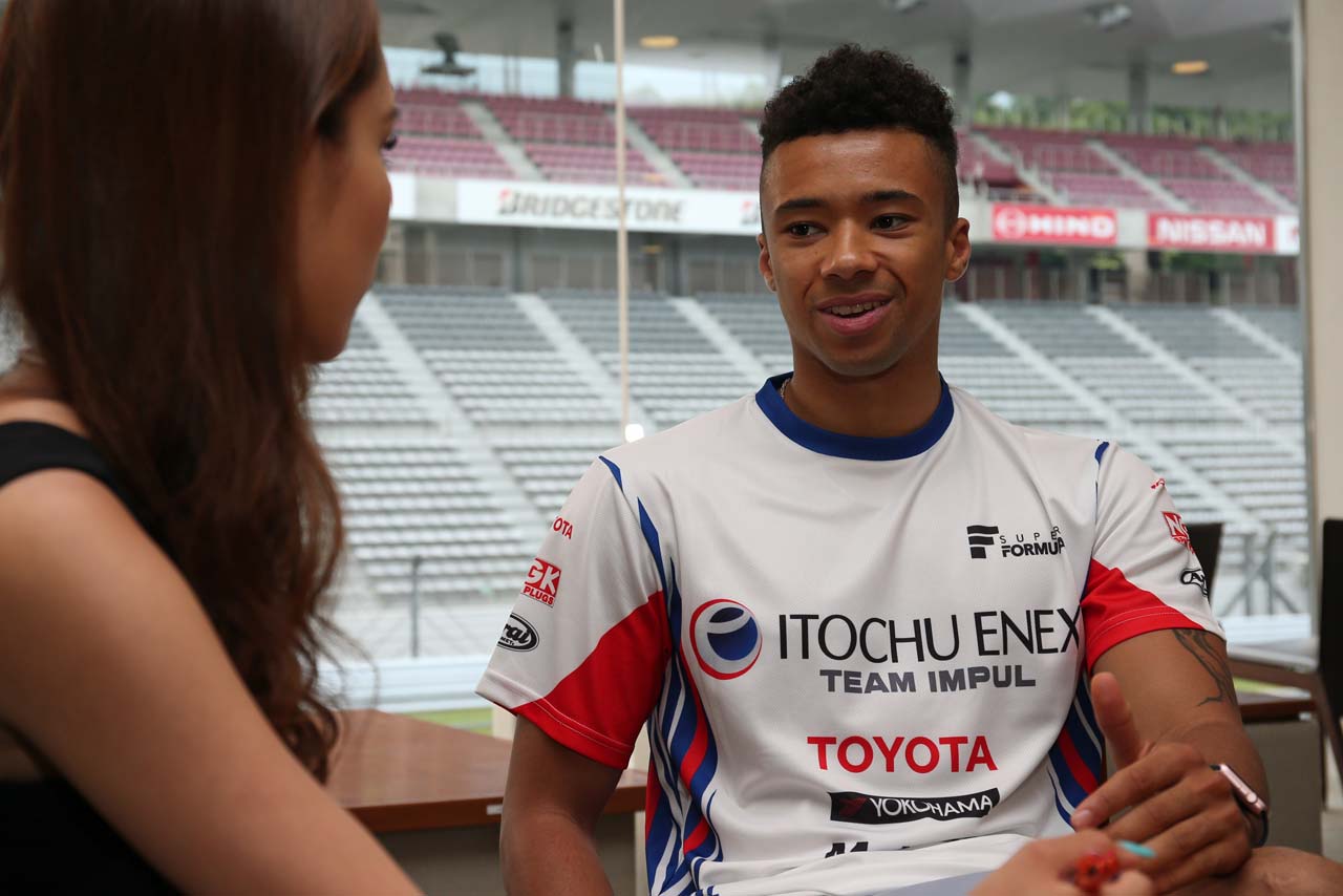 今年からニック・キャシディと同居生活を始めたというヤン・マーデンボロー