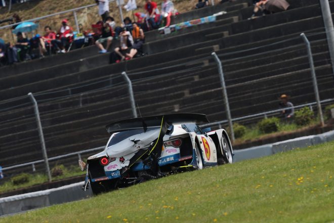 公式練習でリヤにダメージを負ったマッハ車検 MC86 GTNET